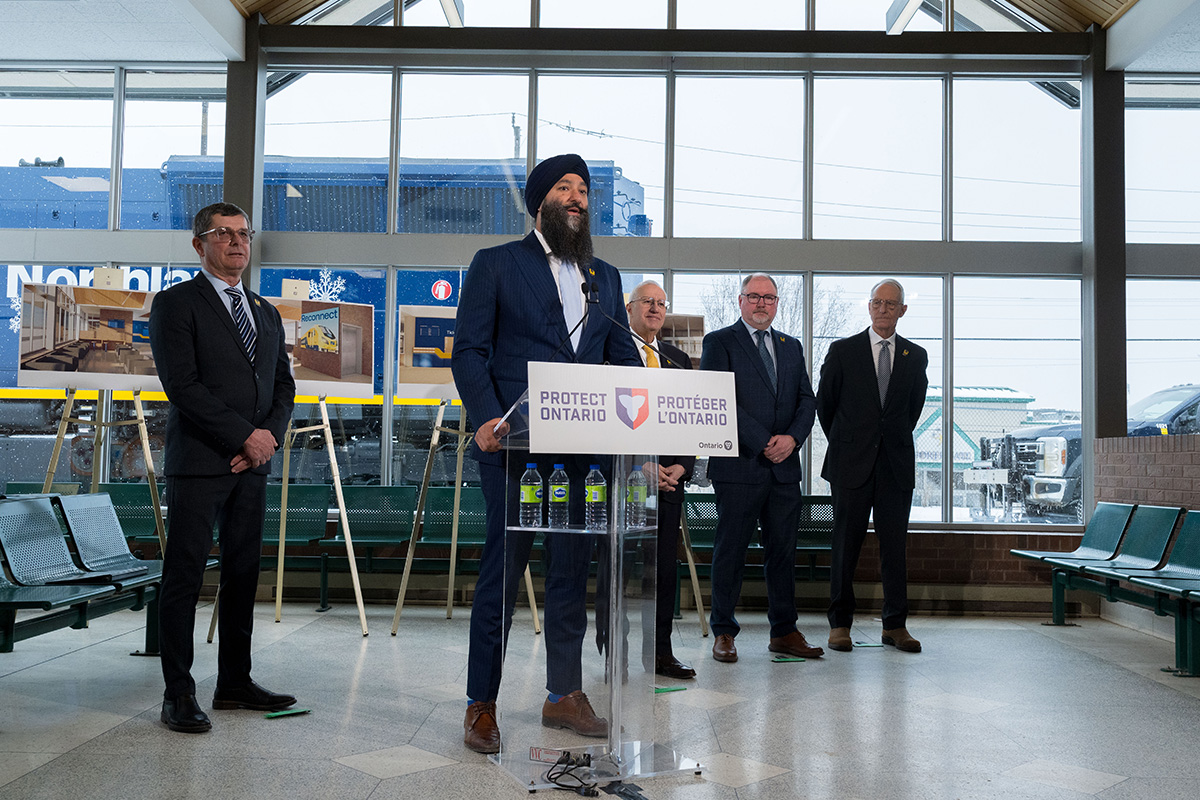 Minister Prabhmeet Sarkaria with Alan Spacek, MPP Vic Fedeli, CEO Chad Evans and Mayor Peter Chirico (left to right))